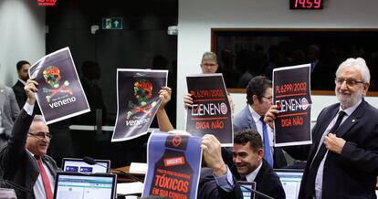 Protesto na sessão que aprovou o PL chamado de Pacote de Veneno.