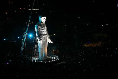 Coloso del Bicentenario que fue exhibido en la plancha del Zócalo durante los festejos del grito de la independencia el pasado 15 de septiembre 2010.