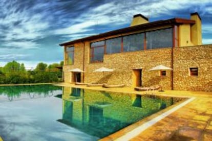 Piscina del hotel Kinedomus, en Aranda de Duero (Burgos).