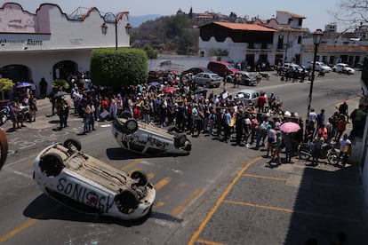 En la localidad La Florida, vecinos interceptaron el convoy donde eran trasladados los presuntos responsables de la muerte de Camila Gómez. La principal sospechosa del secuestro murió en el linchamiento. 