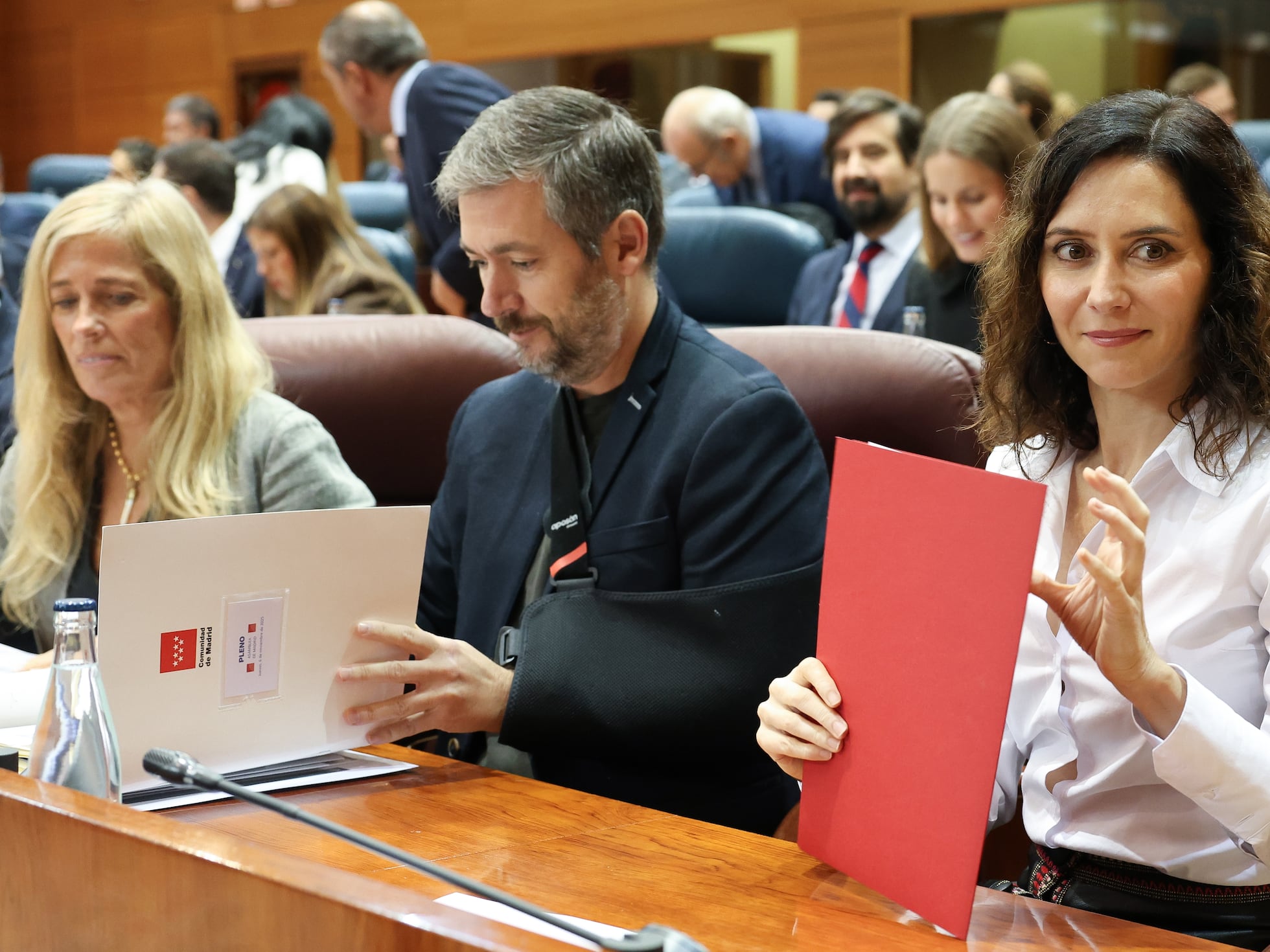 Ayuso: «Delincan más despacio, cada día nos despertamos con cinco escándalos nuevos»