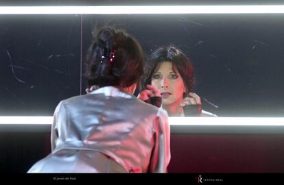 Nicola Beller Carbone interpreta a Marie, una prostituta que termina siendo asesinada. JAVIER DEL REAL / TEATRO REAL