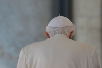 Benedicto XVI tras su &uacute;ltima audiencia como Papa este martes.