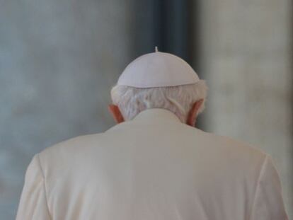 Benedicto XVI tras su última audiencia como Papa este martes.