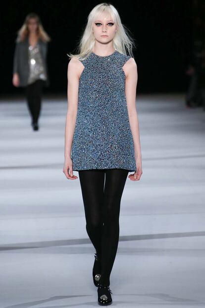 Saint Laurent resucita a Edie Sedgwick en la pasarela