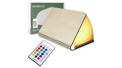 Lámpara con forma de libro.
