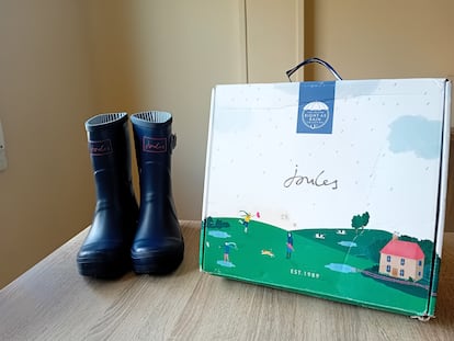 Packaging de las botas de agua para mujer de Joules