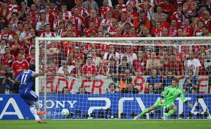 Drogba bate a Neuer en el penalti decisivo.