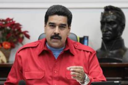 Fotografía cedida por el Palacio de Miraflores que muestra al presidente Nicolás Maduro durante un consejo de ministros en Caracas.