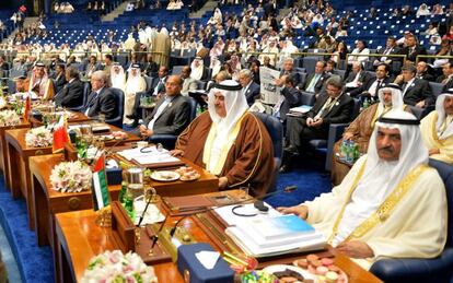 Mandatarios de los pa&iacute;ses miembros, en la sesi&oacute;n de clausura de la Liga &Aacute;rabe, en Kuwait. 