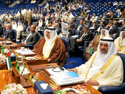 Mandatarios de los pa&iacute;ses miembros, en la sesi&oacute;n de clausura de la Liga &Aacute;rabe, en Kuwait. 