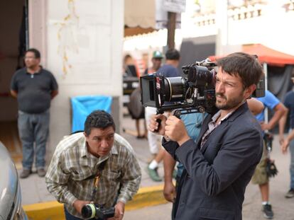 Diego Luna, en el rodaje de 'Mr. Pig'.