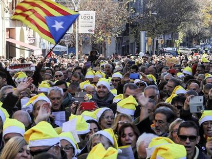 Cantada de nadales davant de la presó Model de Barcelona per demanar la llibertat dels Jordis, Junqueras i Forn.