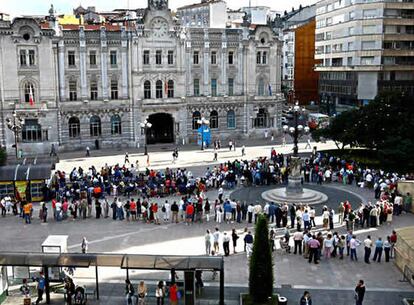 Colas en Santander para adquirir entradas de la corrida de José Tomás