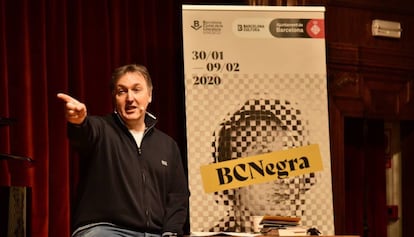 Carlos Zanón, durante la presentación de la BCNegra en el teatrillo del Conservatorio del Liceo. 