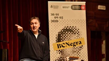 Carlos Zanón, durant la presentació de BCNegra al Conservatori del Liceu.