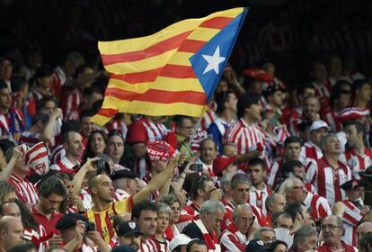 Una estelada oneja al Camp Nou.