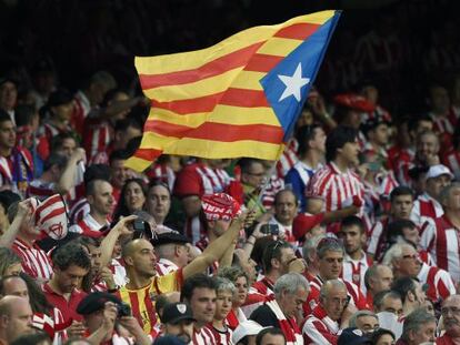 Una estelada oneja al Camp Nou.