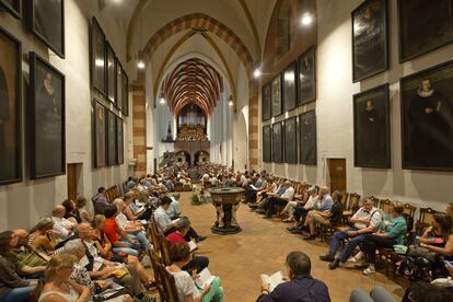 El público escucha un concierto del ciclo "El Anillo de las Cantatas" en la Thomaskirche durante el Festival Bach de 2018.