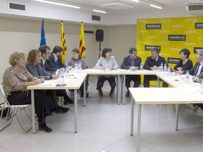 Imagen de la dirección de la Asamblea Nacional Catalana junto a miembros de CDC y ERC.