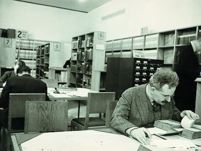 Walter Benjamin, en la Biblioteca Nacional de Francia en París en 1939.