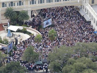 Foto aérea de la inauguración del templo de la Cienciología en Clearwater.