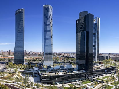 Distrito financiero de Madrid con los cinco rascacielos de la capital y en primer plano la torre Caleido. Cedida por Emperador Properties.