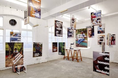 Una sala de la South London Gallery con la exposición 'Bajo un mismo sol'.