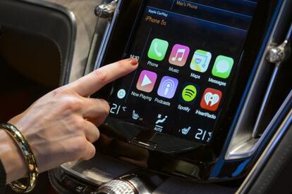 El sistema CarPlay en un modelo de Volvo.