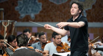 Ensayo del director Gustavo Dudamel con la Orquesta Sinfónica Simón Bolívar el pasado marzo en el Palau de la Música de Barcelona.