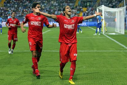 Martín Cáceres celebra su gol de esta temporada frente al Málaga.