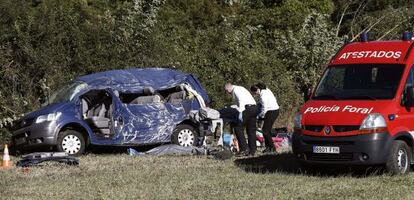 Imagen de un vehículo accidentado el lunes 01 de septiembre en Navarra.