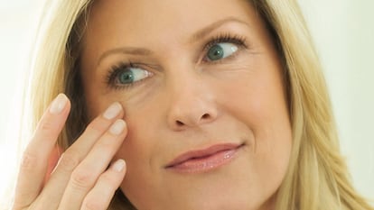 Artículo de EL PAÍS Escaparate sobre correctores para pieles maduras de marcas como Nyx o Maybelline New York.