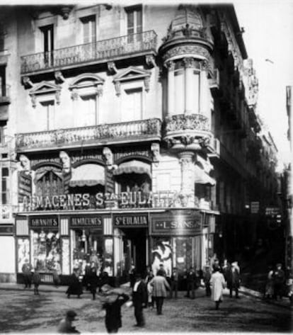 Entrada al establecimiento en el Pla de la Boqueria de Barcelona, en 1920.