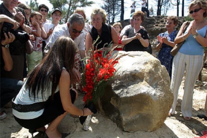 Homenaje en Mazarete a las 11 víctimas del incendio el día en el que se cumple un mes de la tragedia.