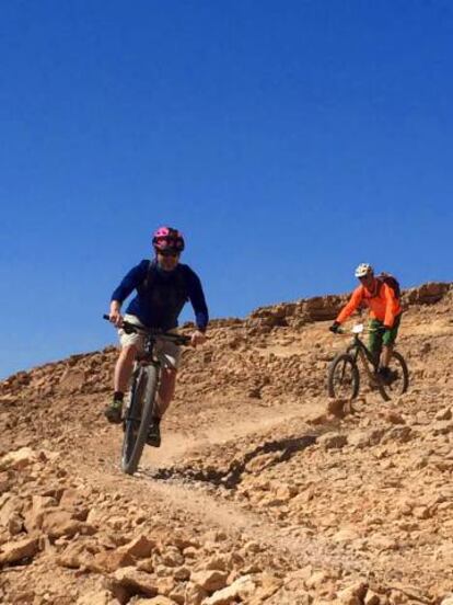 El autor, en el tramo Samadar-Shaharut del Israel Bike Trail.