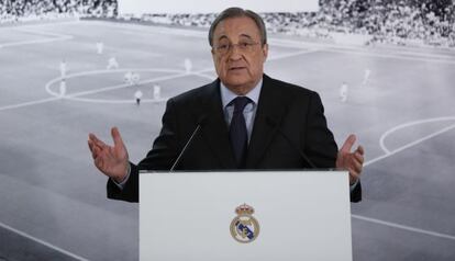 Florentino P&eacute;rez se dirige a los medios de comunicaci&oacute;n.