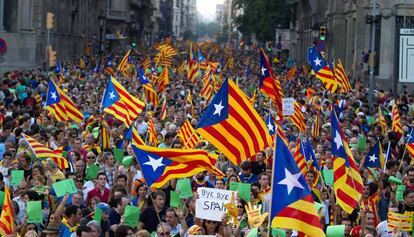 Milers de catalans la Diada del 2012.