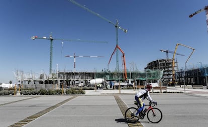 Obras de edificiación de vivienda en el nuevo barrio de El Cañaveral en Madrid.