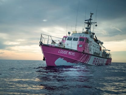 El barco humanitario Louise Michel.