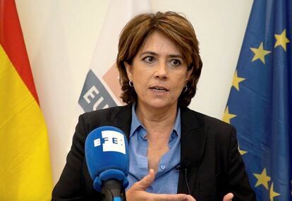 La ministra española de Justicia en funciones, Dolores Delgado, durante su visita a La Haya.