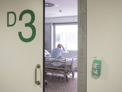 Un paciente en las urgencias del hospital de Bellvitge