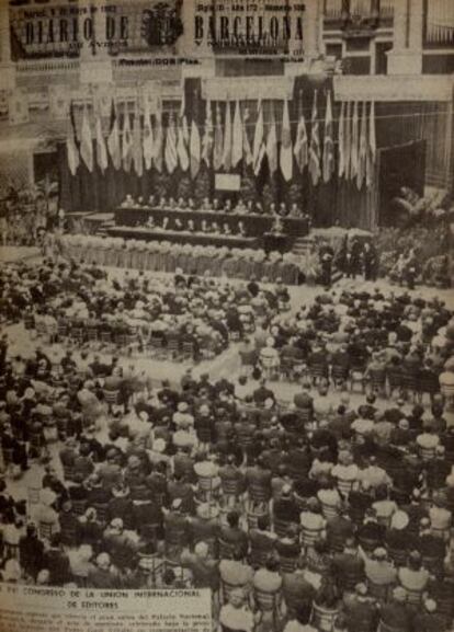 Reproducción de la portada del diario de Barcelona del dia 08/05/1962, que ilustra la inauguración del Congreso de Editores en la Sala Oval del Palau Nacional de Montjuic.