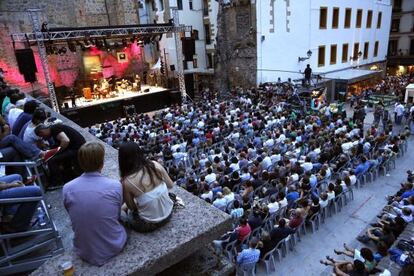 El público atiende a uno de los conciertos celebrados en 'La Trini' durante esta edición del Jazzaldia.