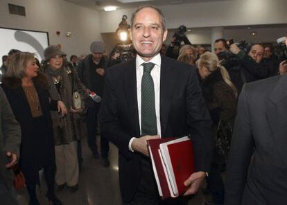 El expresidente de la Generalitat Valenciana Francisco Camps, en febrero de 2012, antes de leer su tesis.