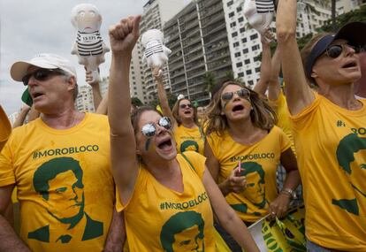 Manifestantes con camisetas del juez S&eacute;rgio Moro, en R&iacute;o de Janeiro.