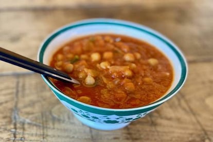 Garbanzos guisados con tomate y menta