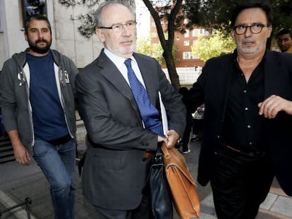 L'exvicepresident del Govern espanyol Rodrigo Rato sortint dels jutjats de la plaça Castilla, a l'octubre.