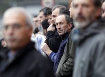 El comité de empresa de Grumal, filial de Fagor Electrodomésticos en concurso de acreedores, ha comparecido hoy frente a la sede de esta empresa en Azpeitia (Gipuzkoa) junto con la totalidad de la plantilla para informar de la situación en que se encuentran y plantear un calendario de movilizaciones.