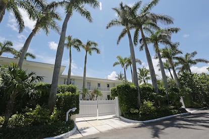 En esta mansión en El Brillo Way, en Palm Beach, Jeffrey Epstein presuntamente abusó de niñas de la zona con problemas económicos.